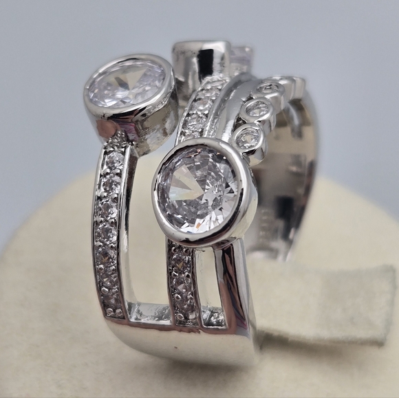 Multi-Stone Diamond Fashion Silver Tone Cocktail Ring Size 8 NWOT - Picture 5 of 12